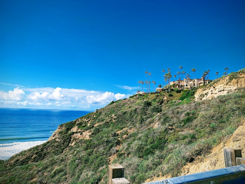 Blacks Beach Trailhead