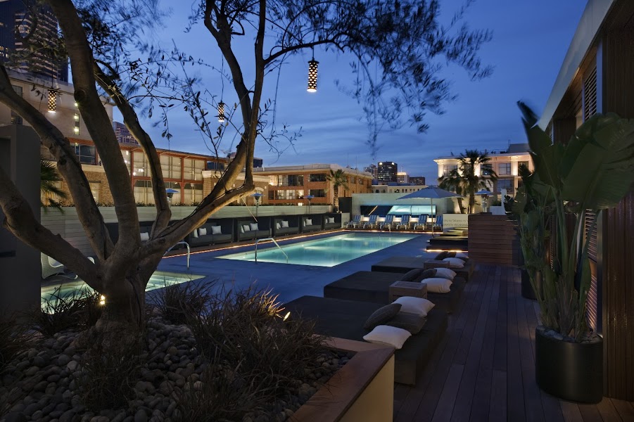 FLOAT Rooftop Lounge