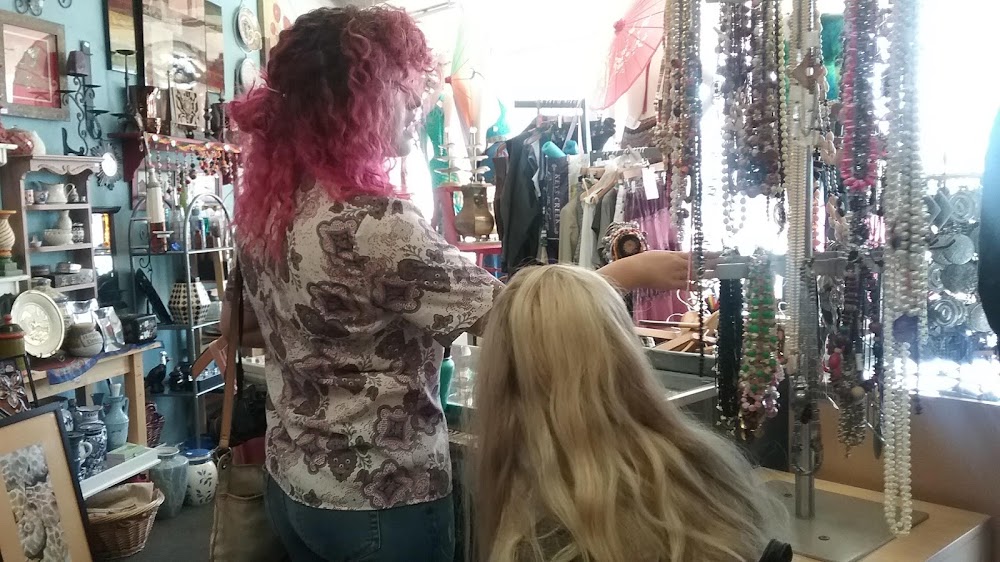 Kit N Caboodle Thrift Store