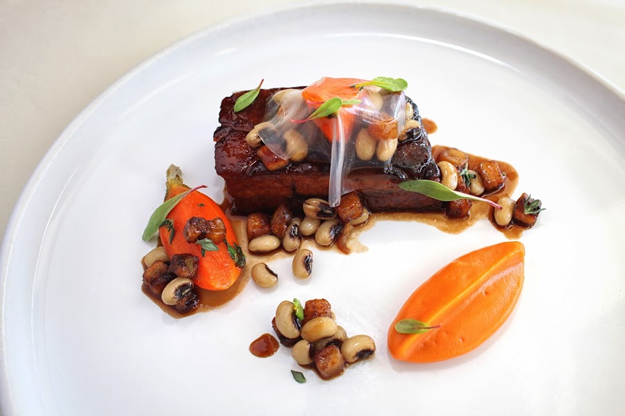 NINE-TEN Restaurant & Bar