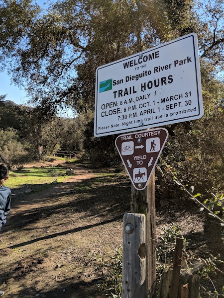 North Shore Lake Hodges Trailhead
