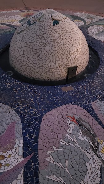 Public Art "Pearl Of The Pacific"