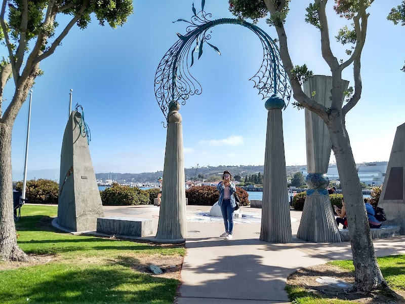 Public Art "Pearl Of The Pacific"