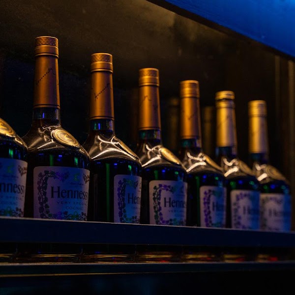 VYBZ Kitchen & Lounge