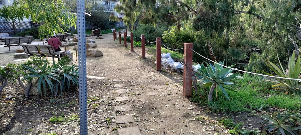 W Lewis St Park